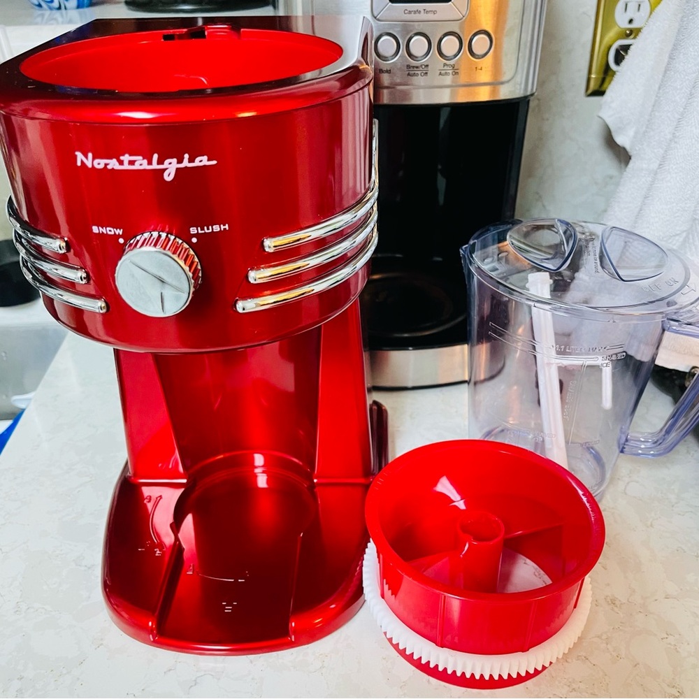 Brand New Nostalgia Retro Frozen Beverage Station